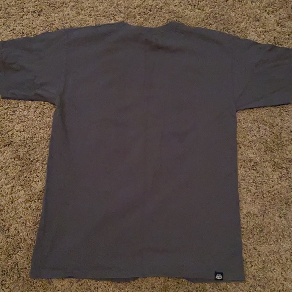 Like new condition dark gray men’s T-shirt - Picture 3 of 3